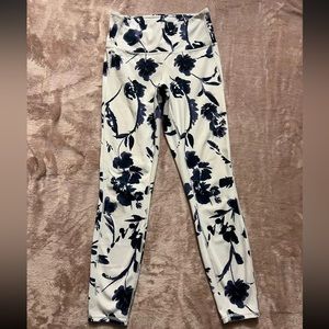 Athleta Water Flower 7/8 Tight White Size XSmall‎